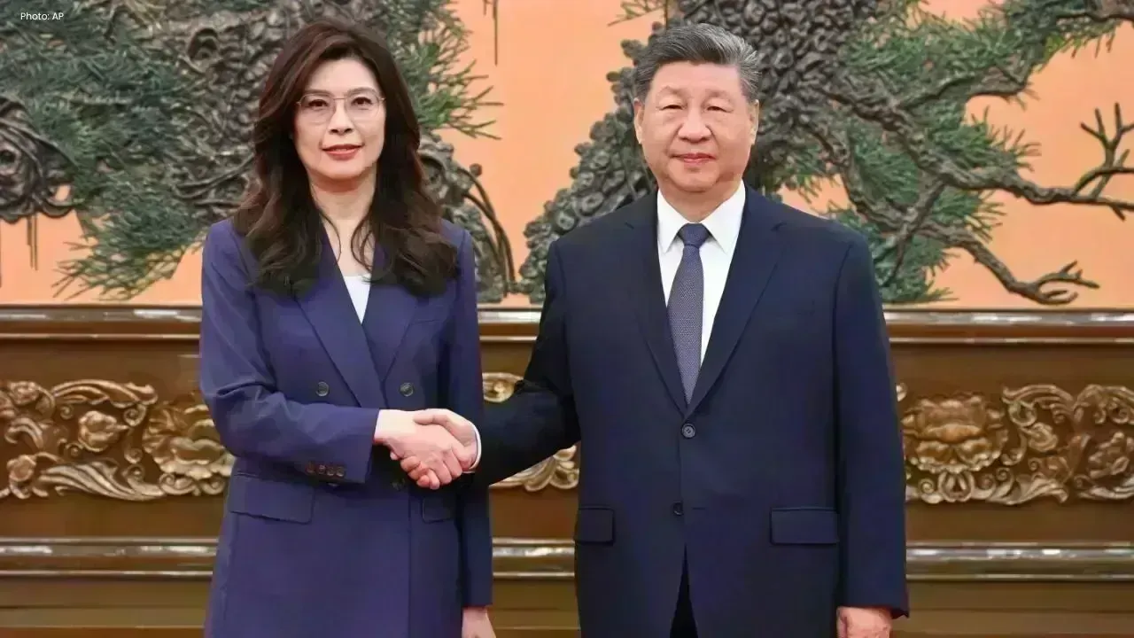 Xi Meets Taiwan Opposition Leader After Decade