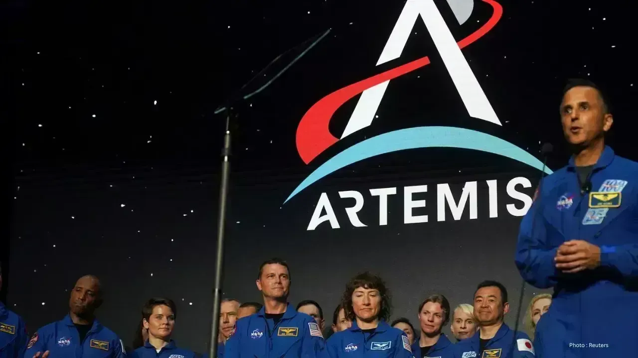 Artemis II Astronauts Set to Brief Media in Houston