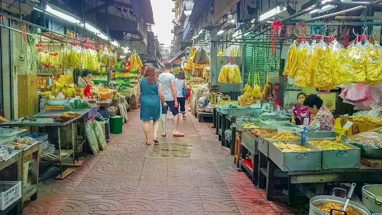 Japan Stocks Surge on Oil Drop, Peace Hopes