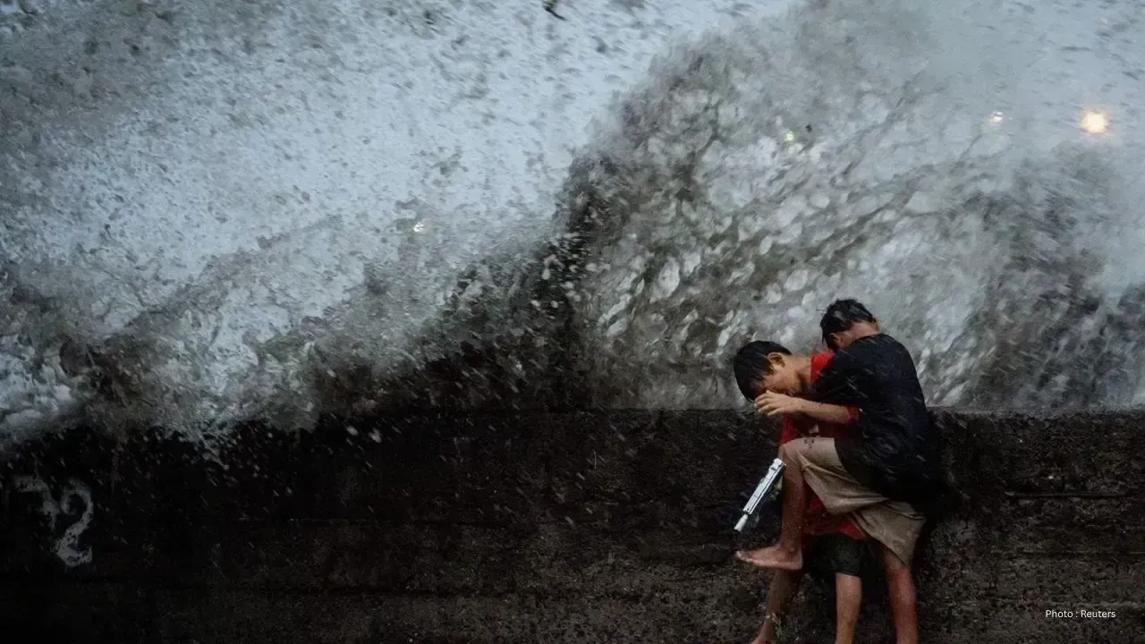 Update on Flood Warning as Whitson River Surges