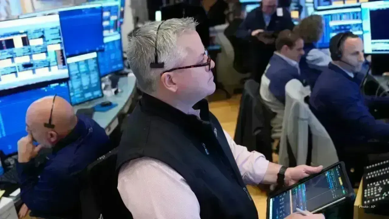 US and Canadian Stocks Soar as Oil Prices Plummet Following Hormuz Reopening