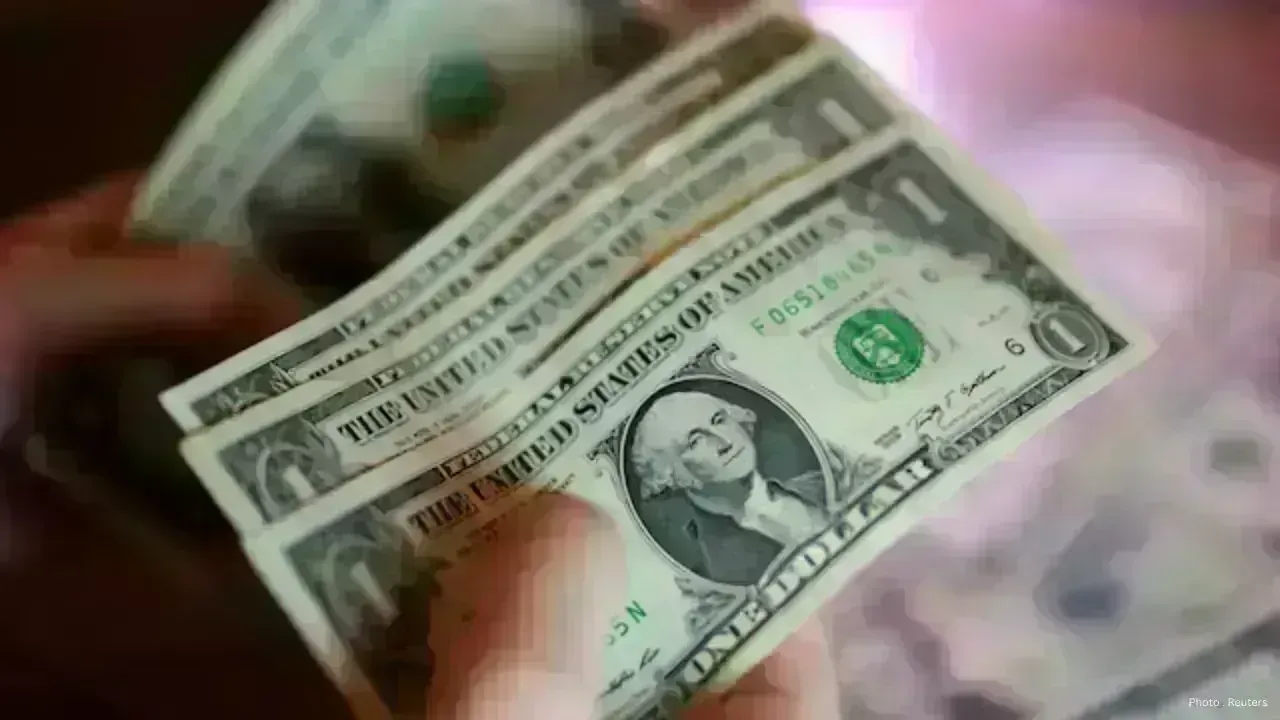 US Dollar Strengthens Amid Escalating Middle East Tensions and Hormuz Disruptions