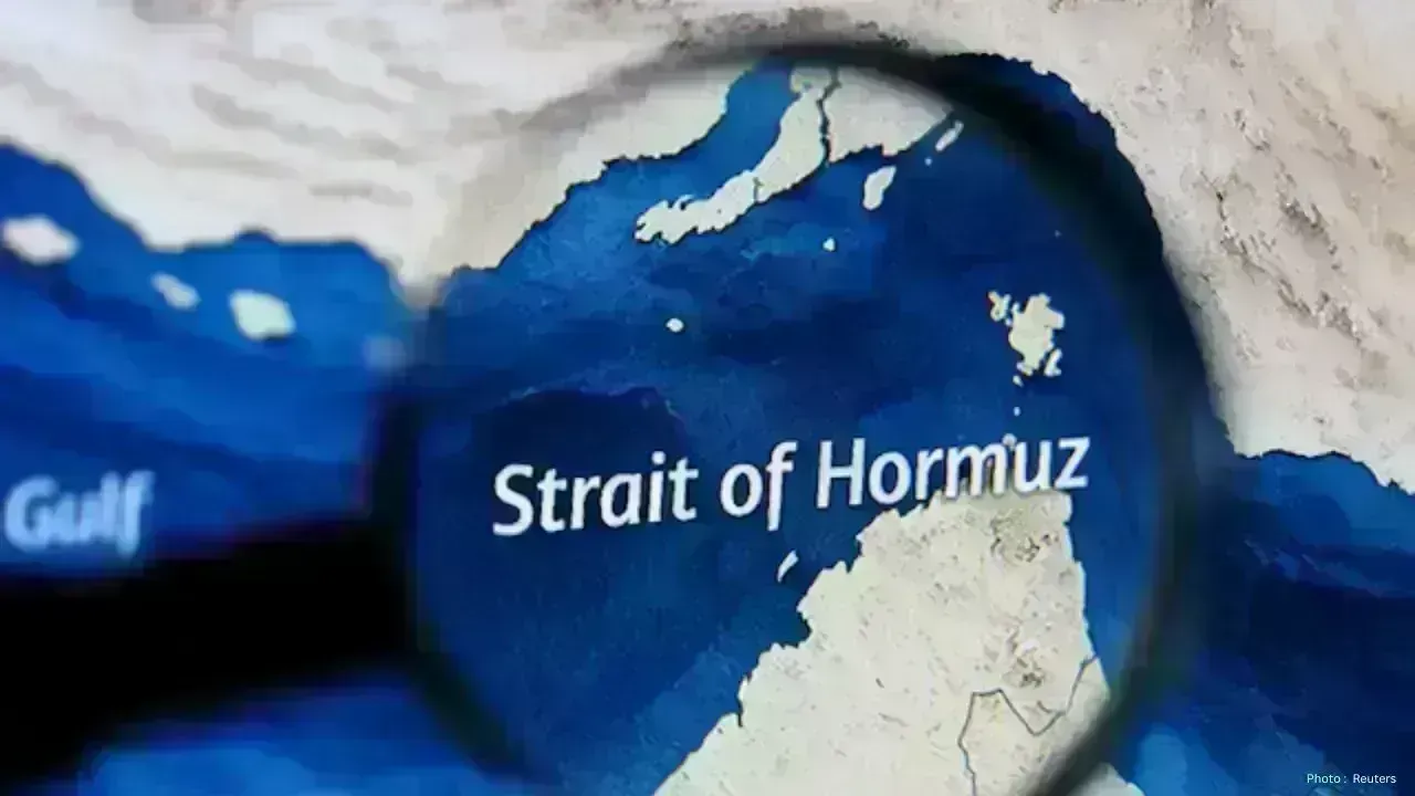 Scammers Offer False Safety Messages for Hormuz Passage, Alarming Shipping Industry