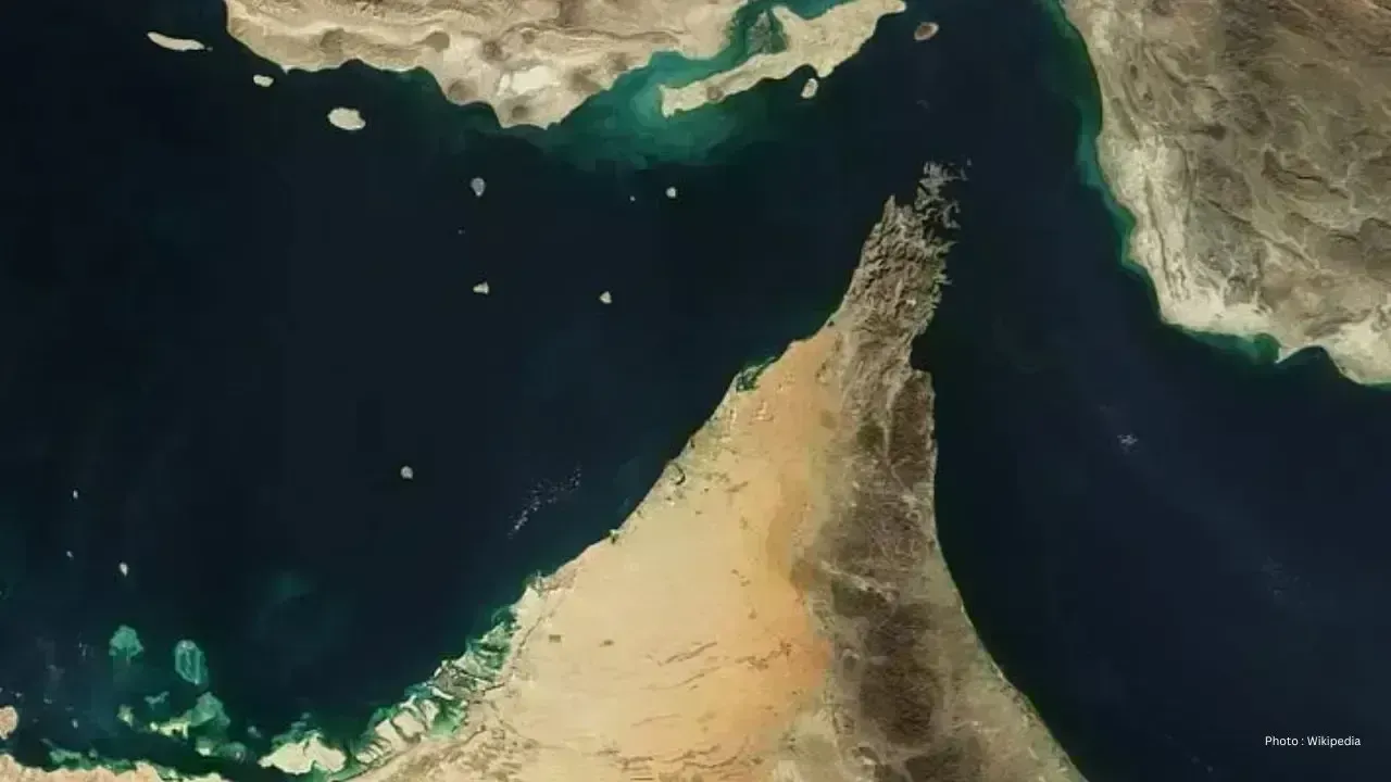 Iran Keeps Strait of Hormuz Closed Amid Escalating US Tensions