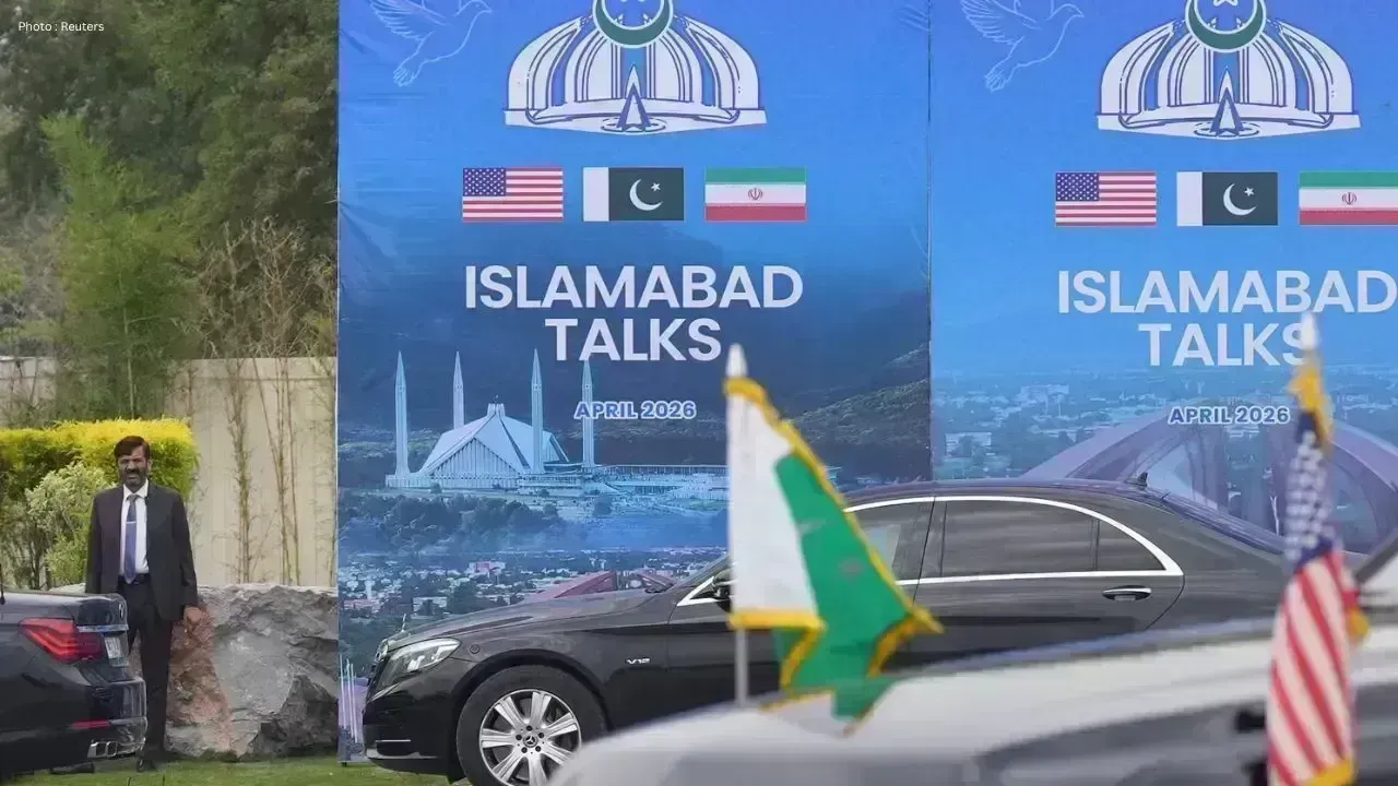 Iran's Foreign Minister Arrives in Islamabad for US Negotiation Talks