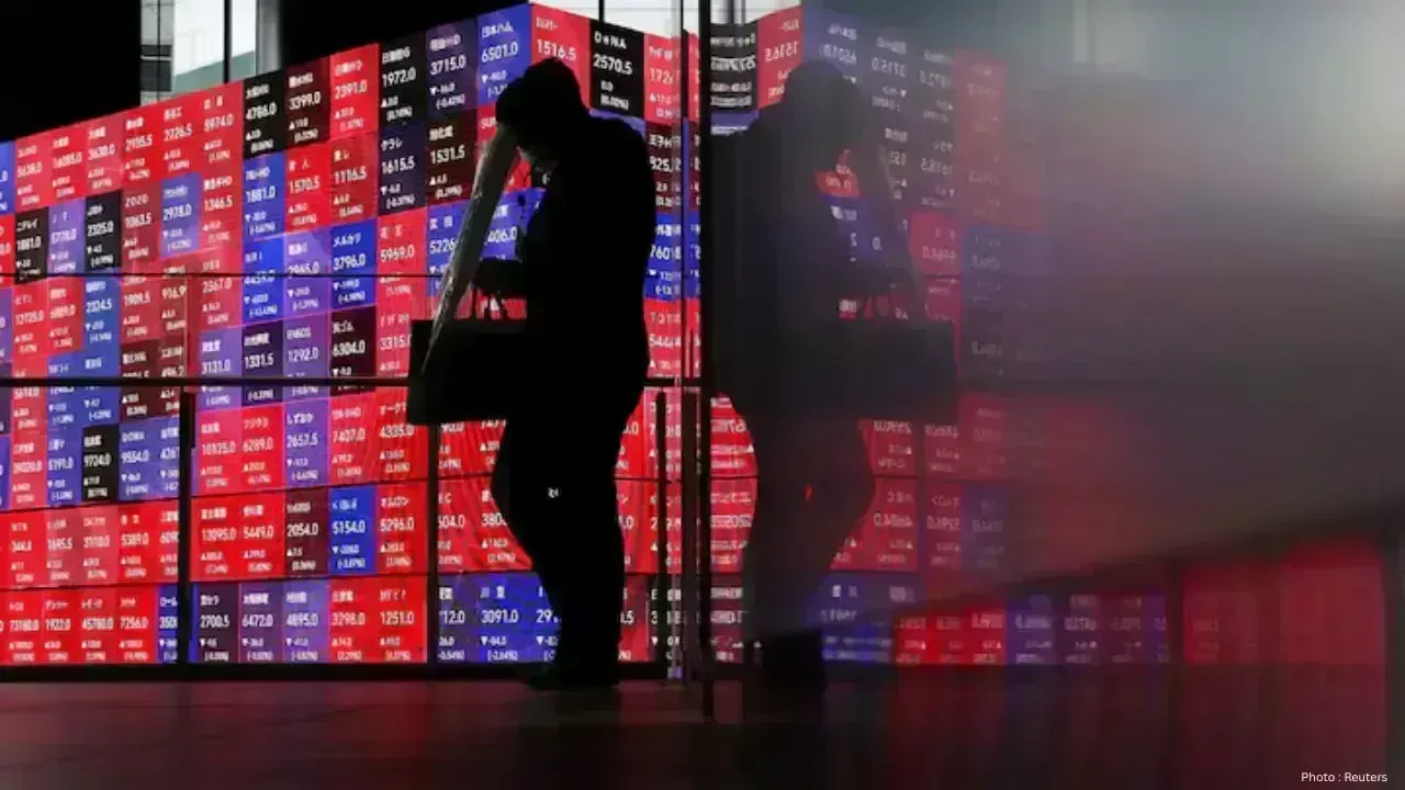 Market Dynamics 2026: Oil Prices Climb, Stocks Show Mixed Reactions Amidst Uncertainty