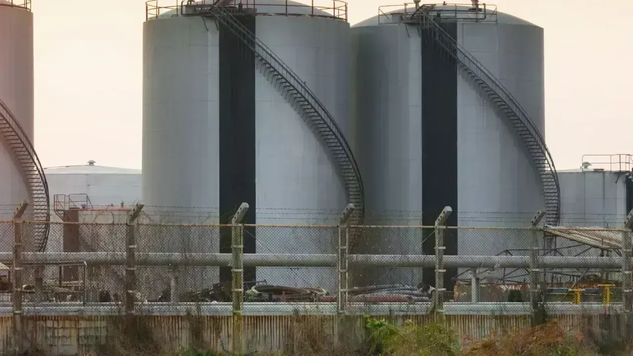 Karachi Gas Crisis Forces Risky Storage Method