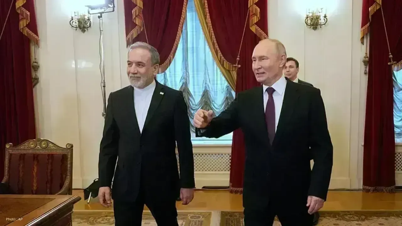 Iran Suggests Reopening Hormuz Strait Amid US Hesitation