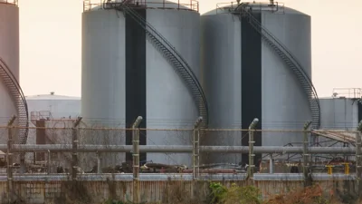 Karachi Gas Crisis Forces Risky Storage Method