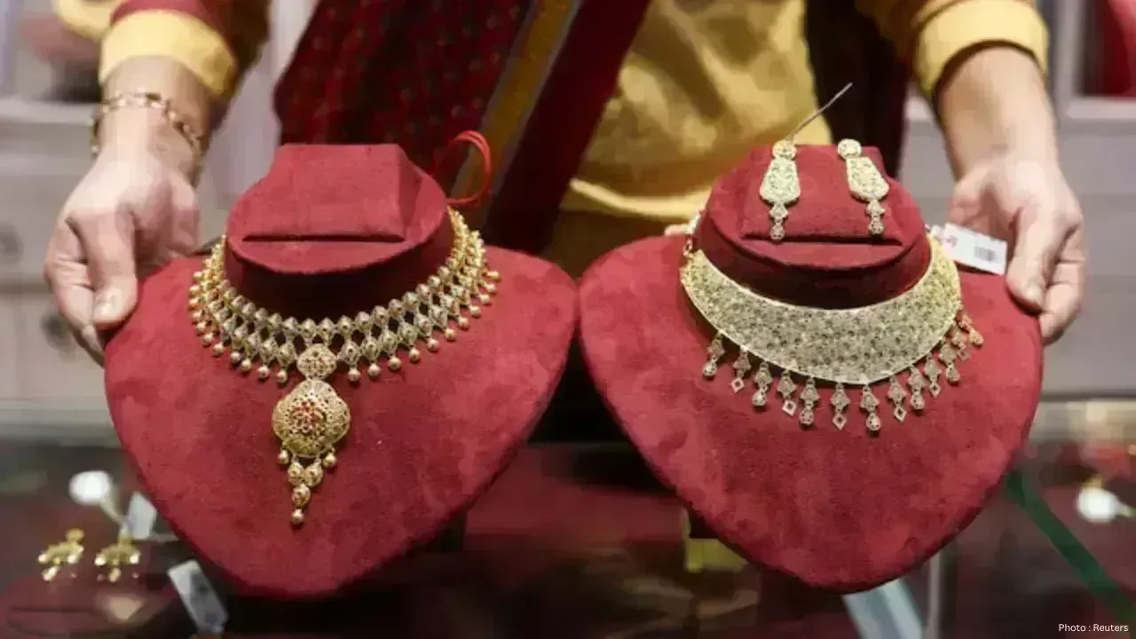 Gold Prices Bounce Back from Monthly Low, Yet Inflation Pressures Persist