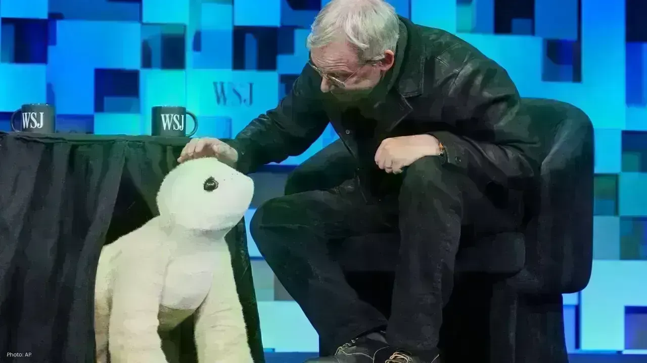 Revolutionary AI Robot Companion ‘Familiar’ Introduced by Colin Angle