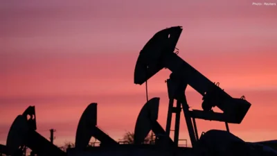 Slight Decrease in US Crude Oil Prices Amid Supply Tensions