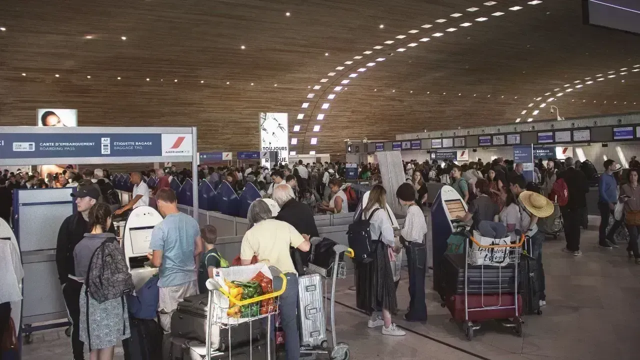 China Sees Surge in Holiday Travel Boom