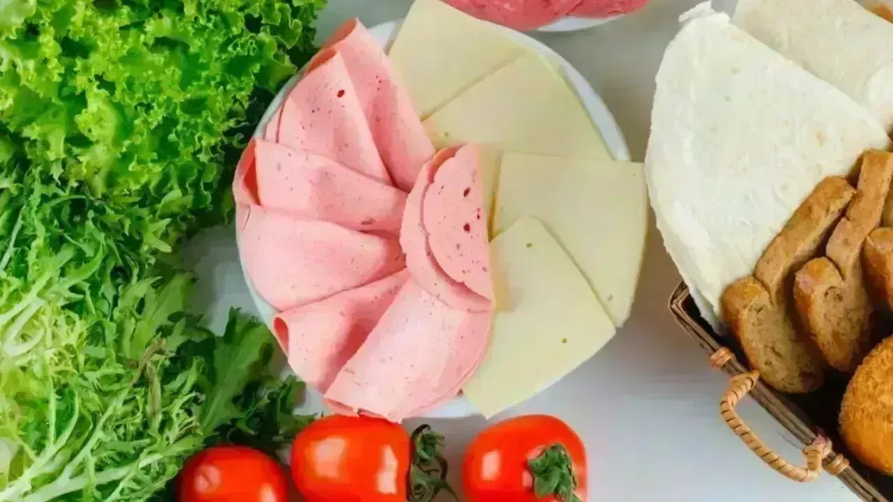 Avoid These Protein Foods While Trying to Lose Fat: Diet Traps That Hinder Weight Loss