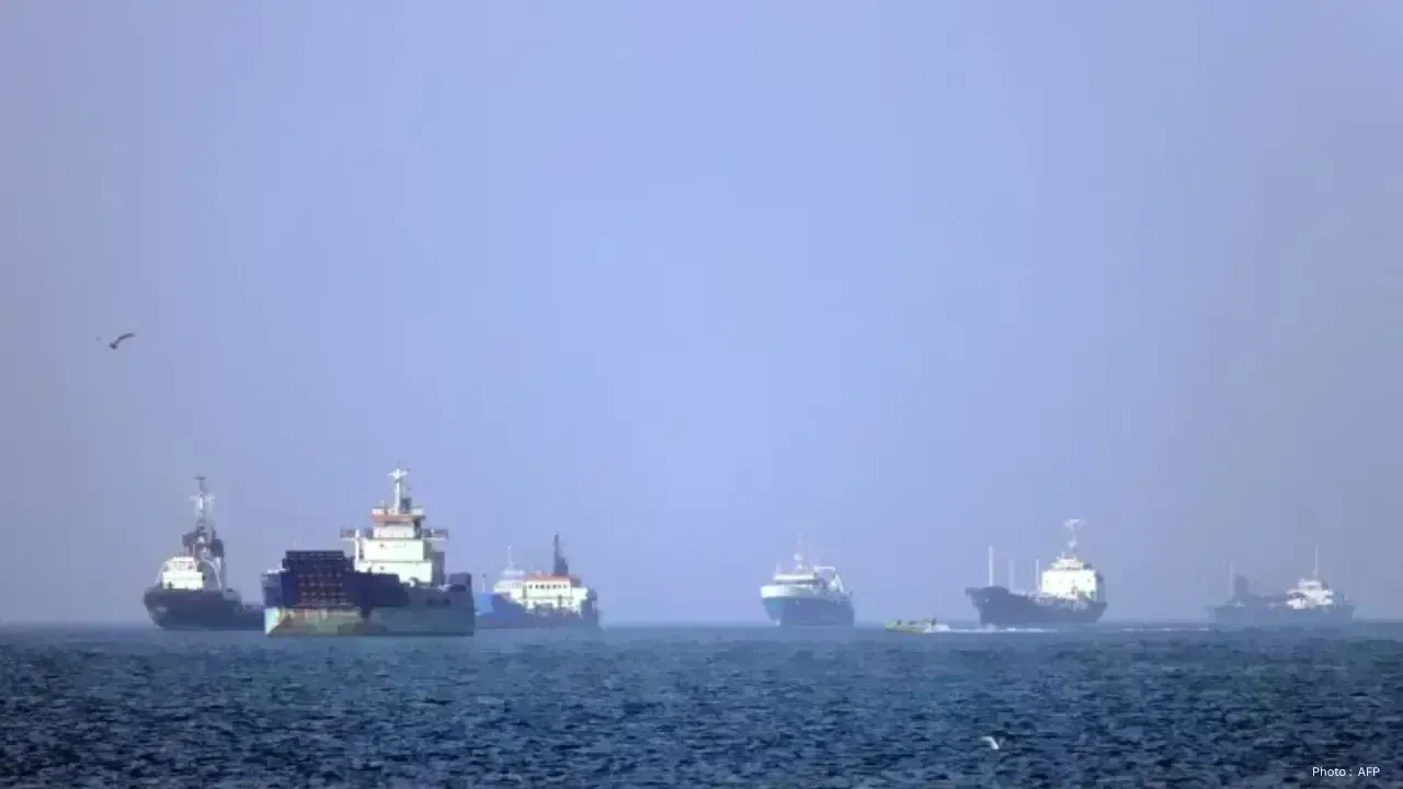 Stranded Seafarers Await Clarity as US and Iran Explore Peace Talks