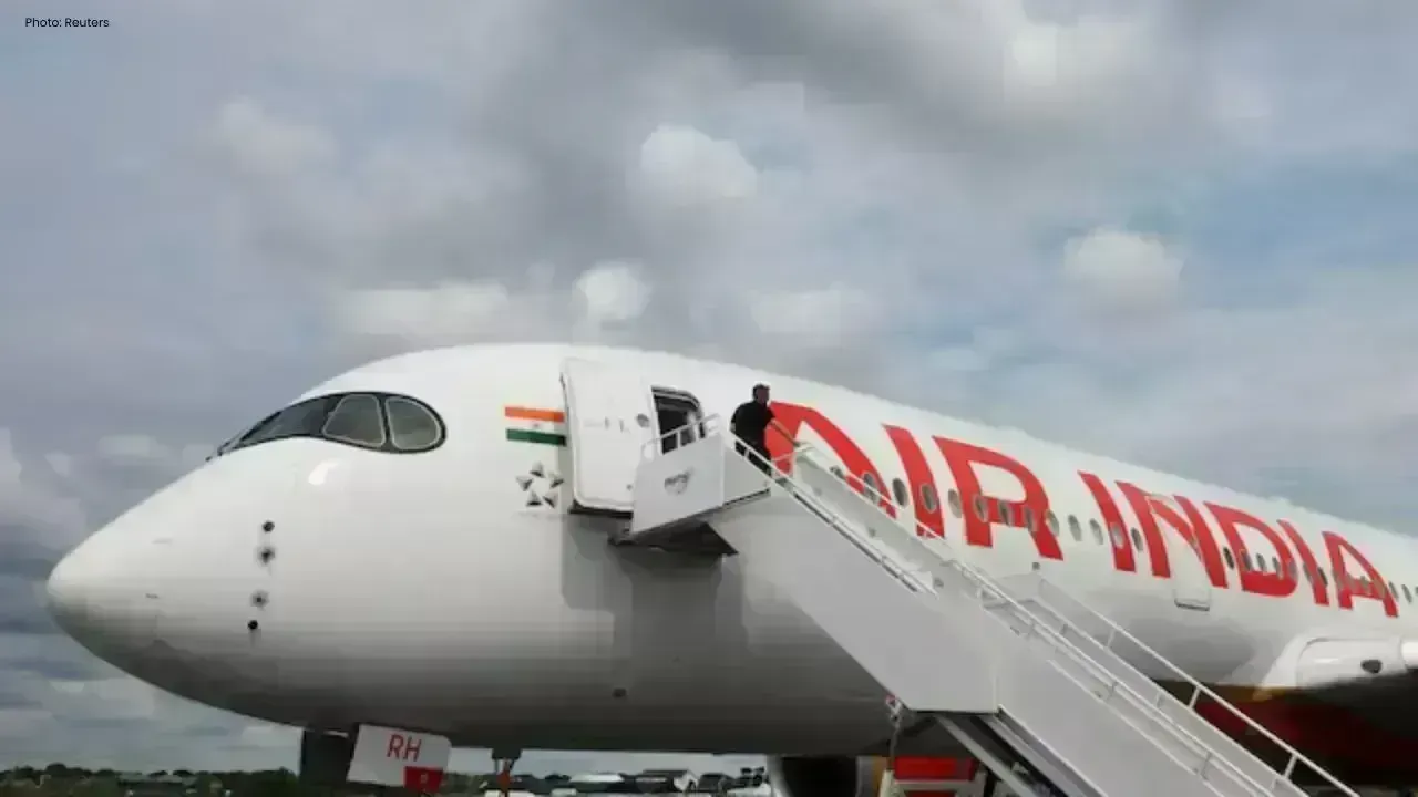 Air India Loss Hits Singapore Airlines Profit