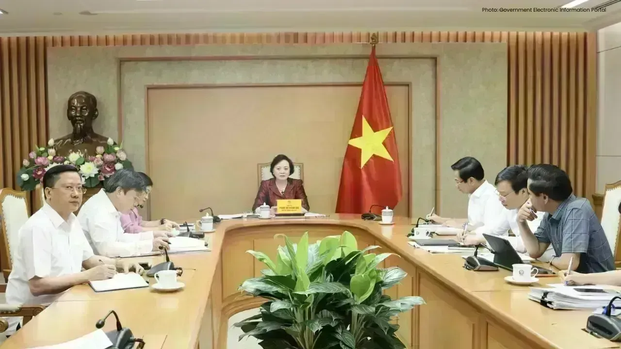 Vietnam Reviews Two-Tier Govt System