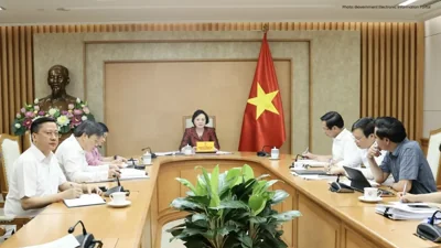 Vietnam Reviews Two-Tier Govt System