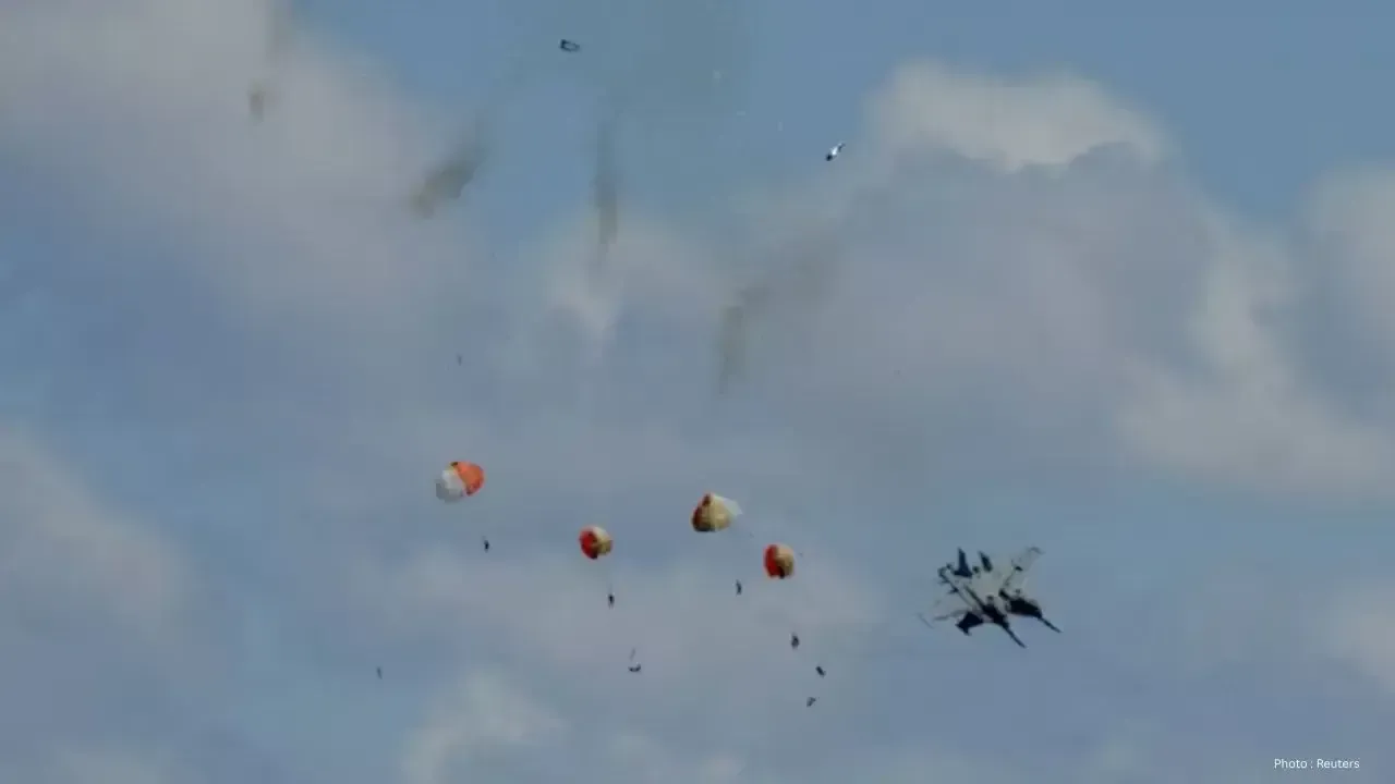 Four Navy Jets Crew Eject Safely Amid Air Show Collision