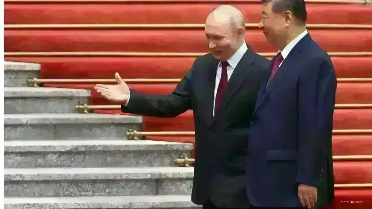 Putin Lands in Beijing with a High-Powered Delegation