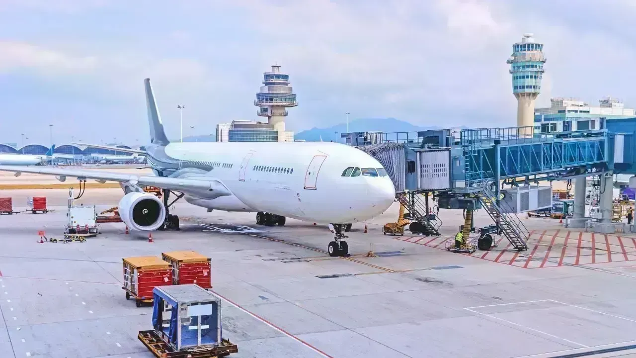 Delhi, Mumbai Cut Jet Fuel Tax for Airlines