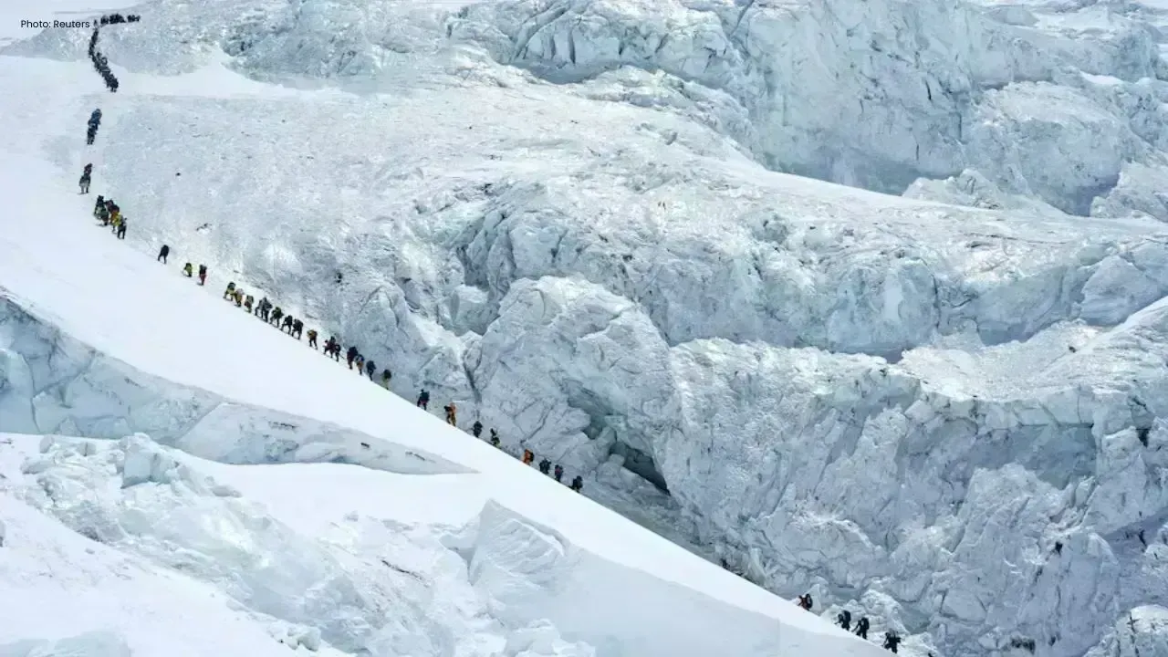 Everest Sees Record 274 Climbers in One Day