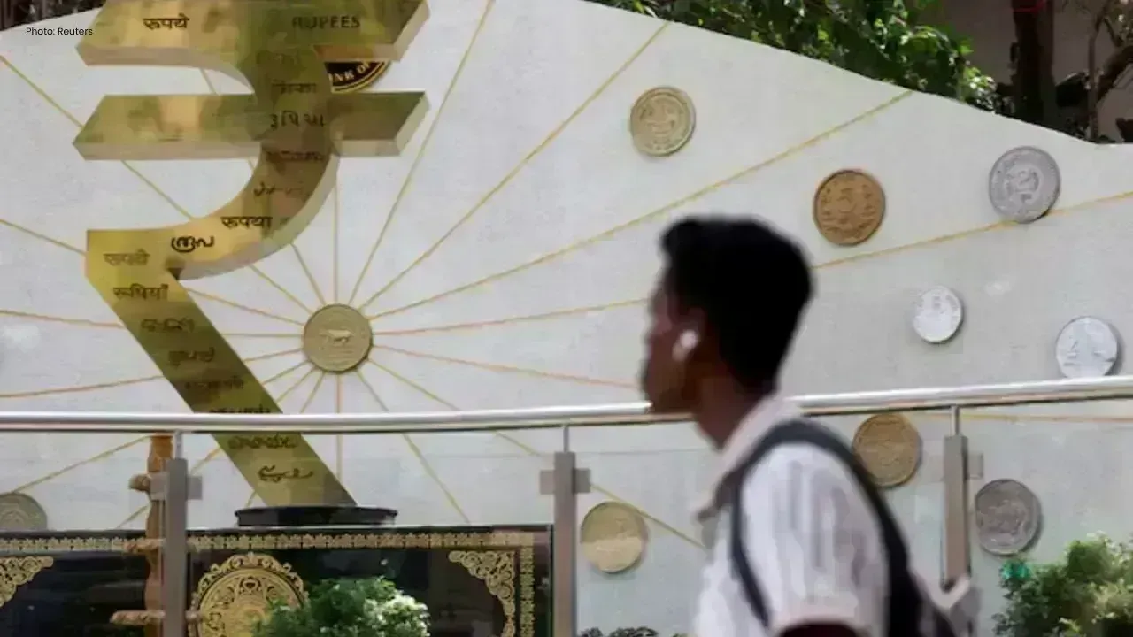RBI Weighs Rate Hike as Rupee Weakens
