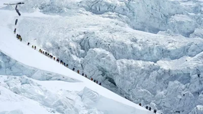 Everest Sees Record 274 Climbers in One Day