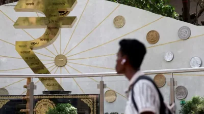 RBI Weighs Rate Hike as Rupee Weakens