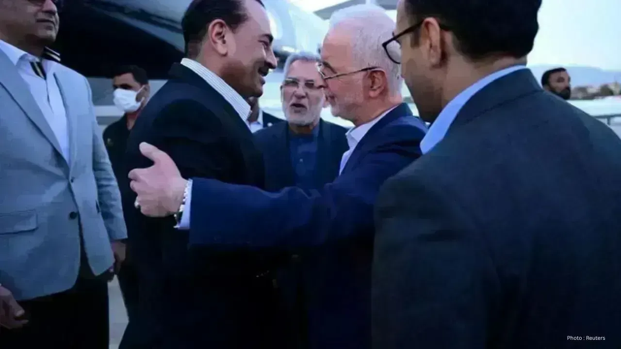 Pakistan's Army Chief Asim Munir Engages with Iran's FM Araghchi Amid Escalating US-Iran Strains