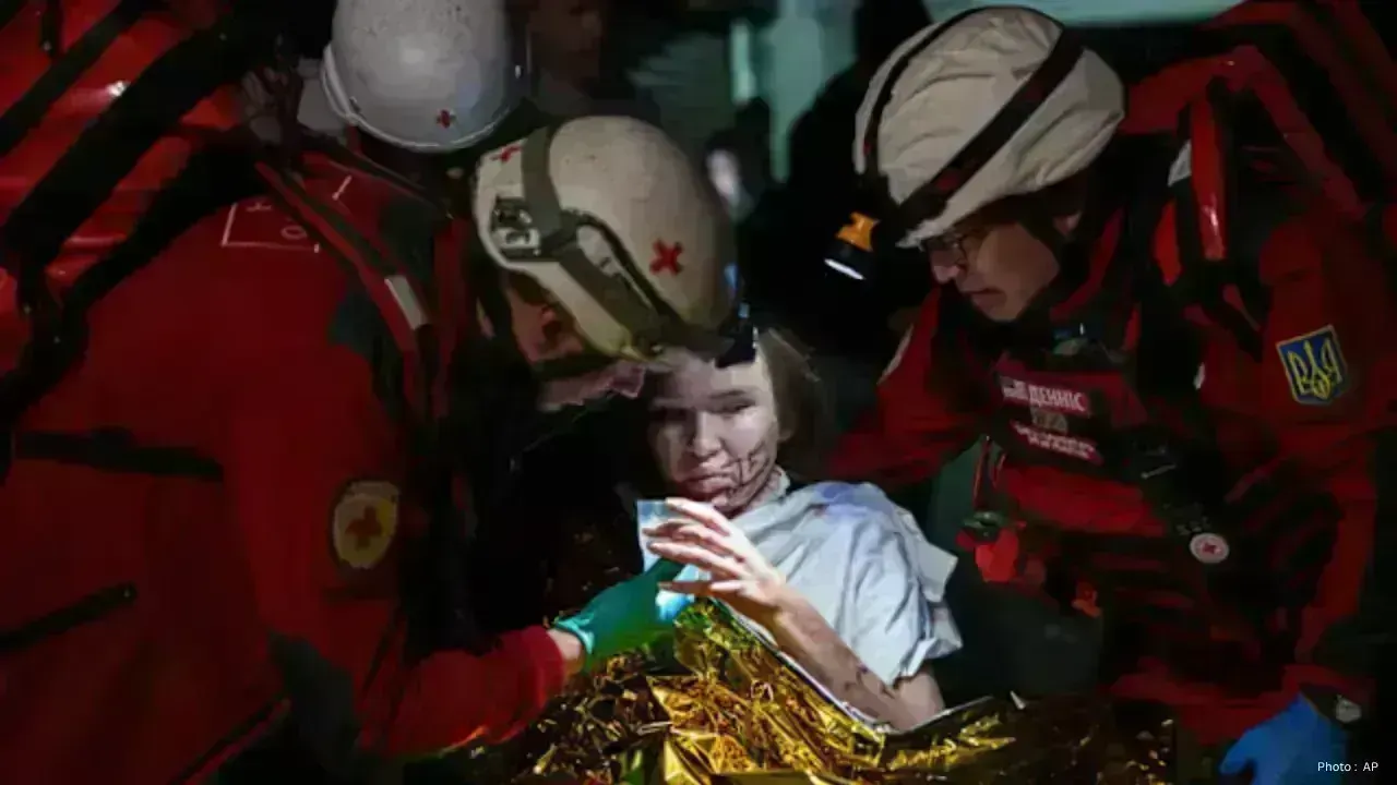 Escalating Missile Strikes Heighten Tensions in Russia-Ukraine Conflict