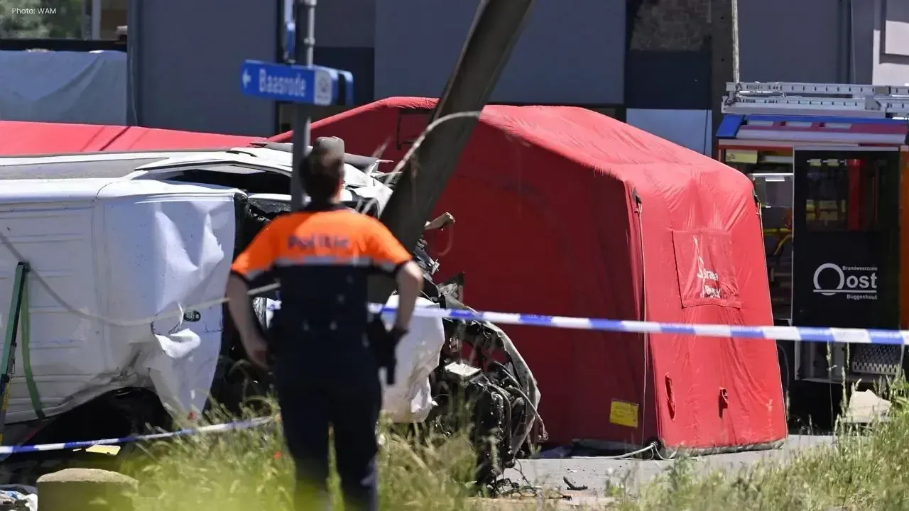 Train Collides with School Minibus in Buggenhout, Resulting in Four Fatalities