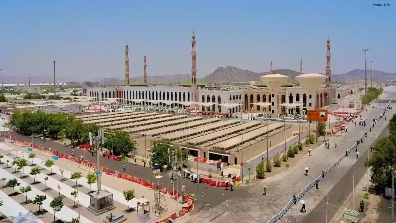Arafah Prayers Held at Namirah Mosque as Pilgrims Gather