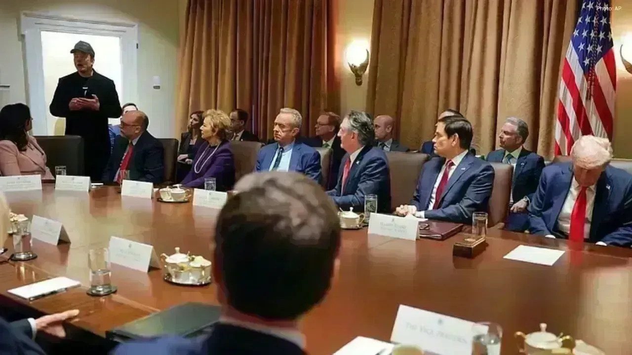 Trump Gathers Cabinet Amid Escalating Iran Tensions