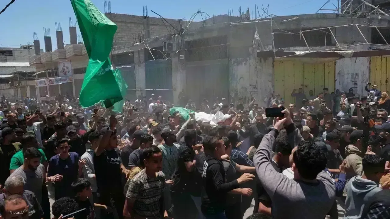 Gaza Strikes Kill 10 Amid Expanding Israeli Push