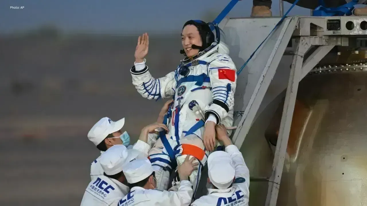 China Astronauts Return After Record Space Stay