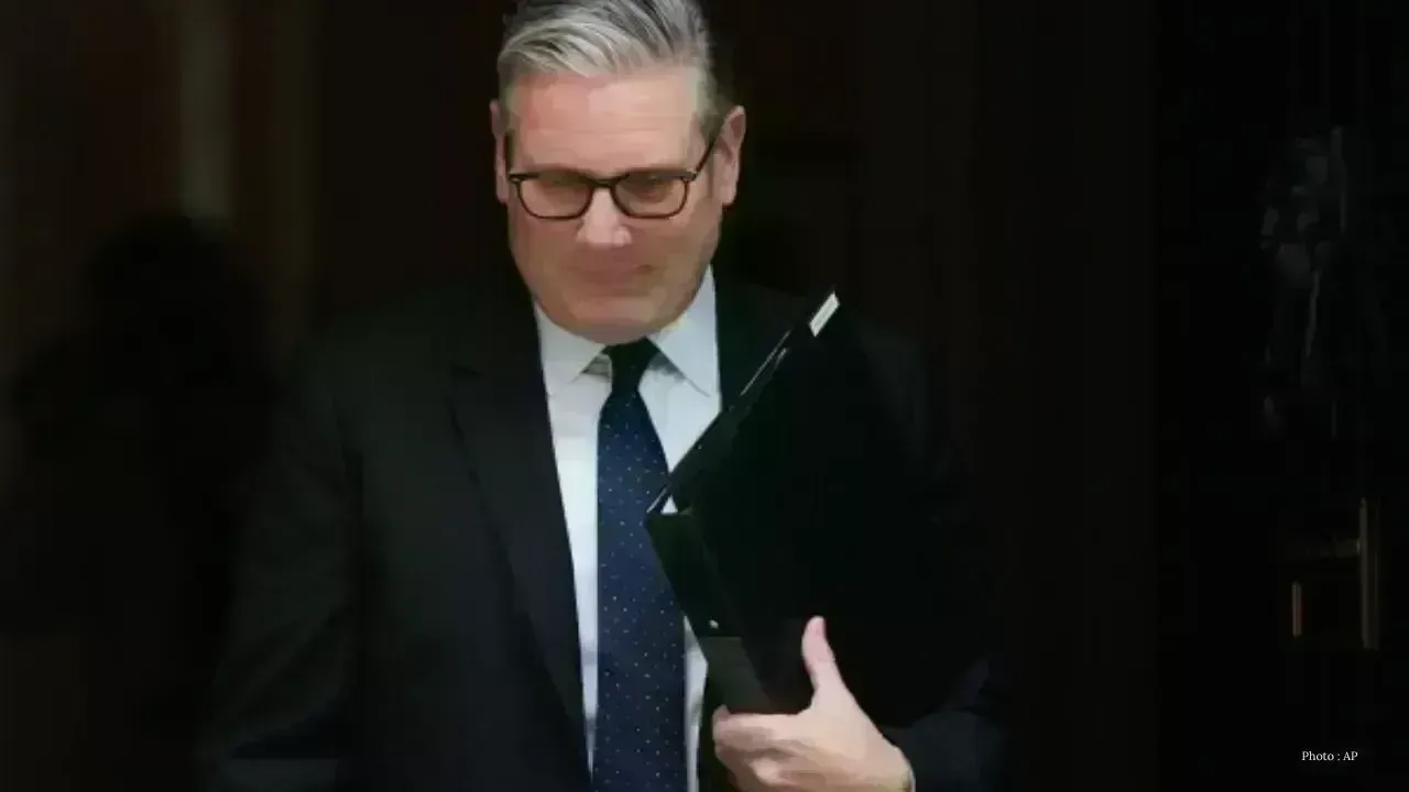 Fresh Mandelson Files Heighten Political Scrutiny for Starmer