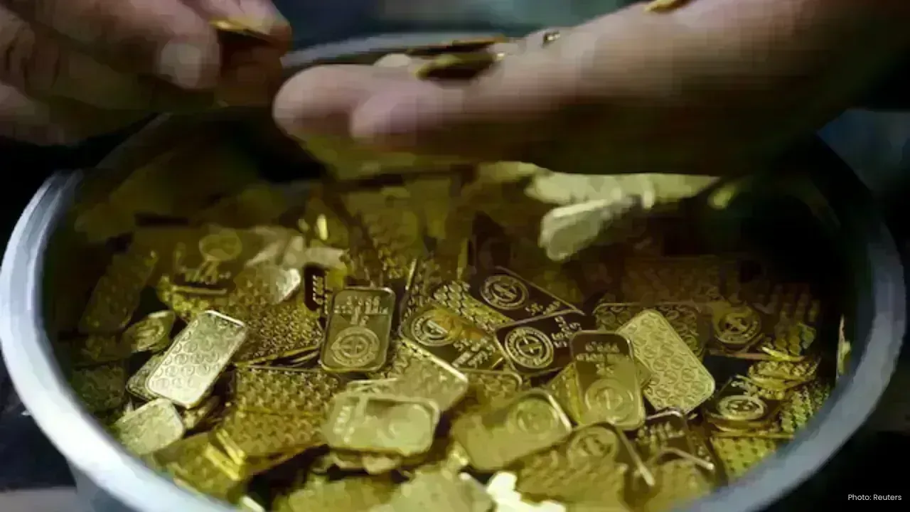 Gold Prices Decline as Middle East Unrest Fuels Market Uncertainty