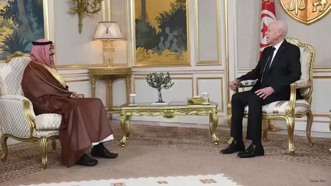 Tunisia's President Awards Saudi Ambassador for Diplomatic Contributions