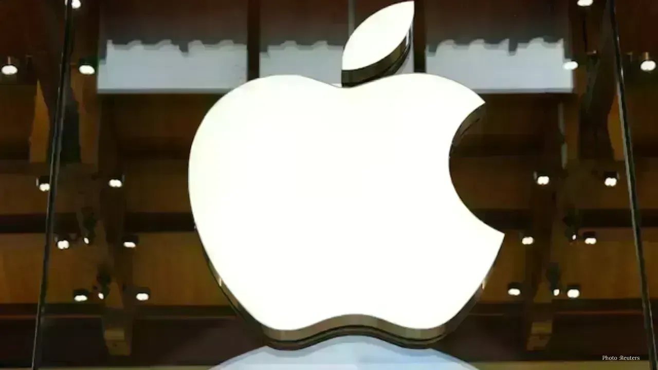 Apple Gears Up for Siri AI Revamp at WWDC