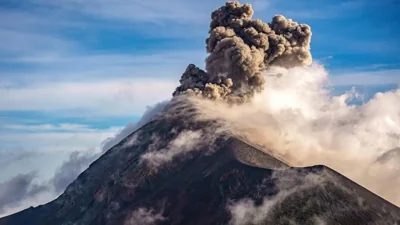 Indonesia Tightens Volcano Tourism Safety After Deaths