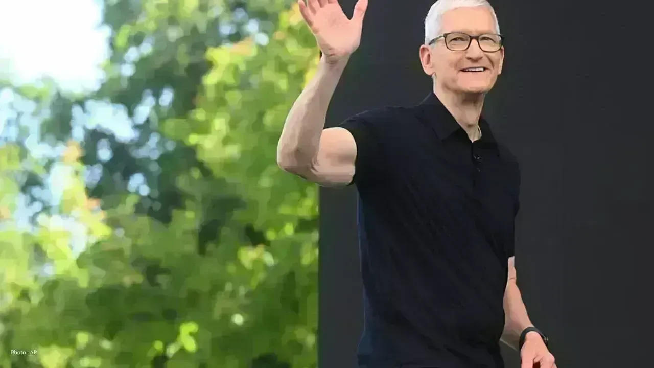 Apple Launches Siri AI as Tim Cook Concludes His Tenure