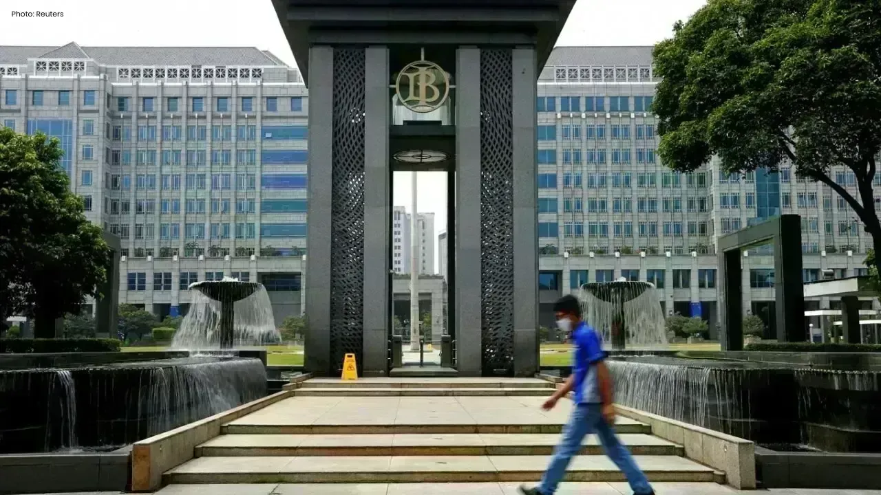 Indonesia Surprises Markets With Emergency Rate Hike