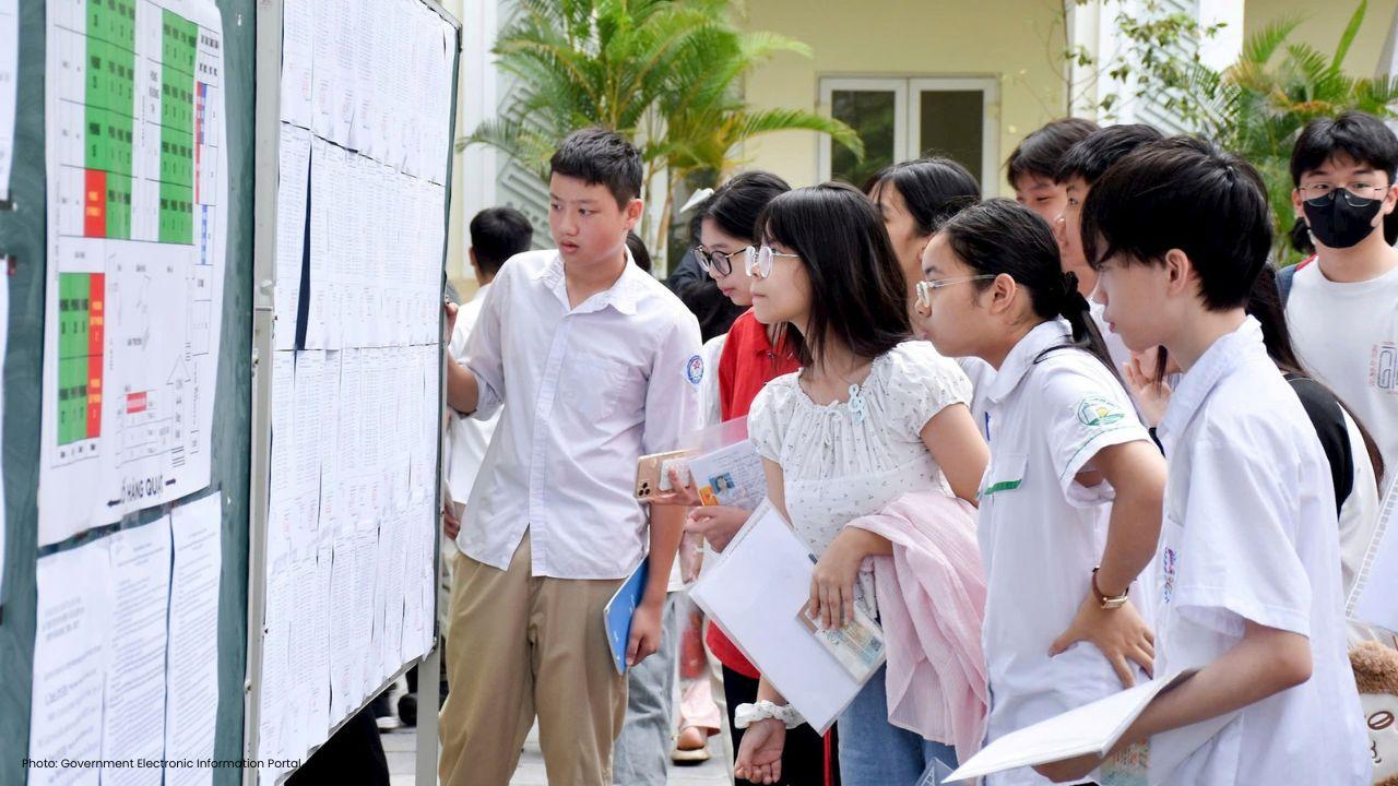 Hanoi, HCMC Reveal Grade 10 Entrance Exam Results