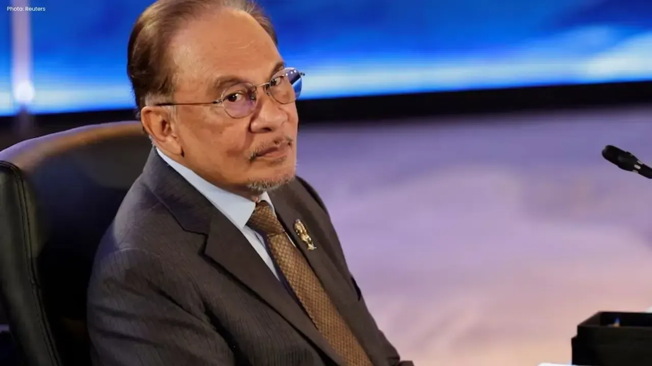 Anwar Credits Civil Service for Malaysia’s Global Rise