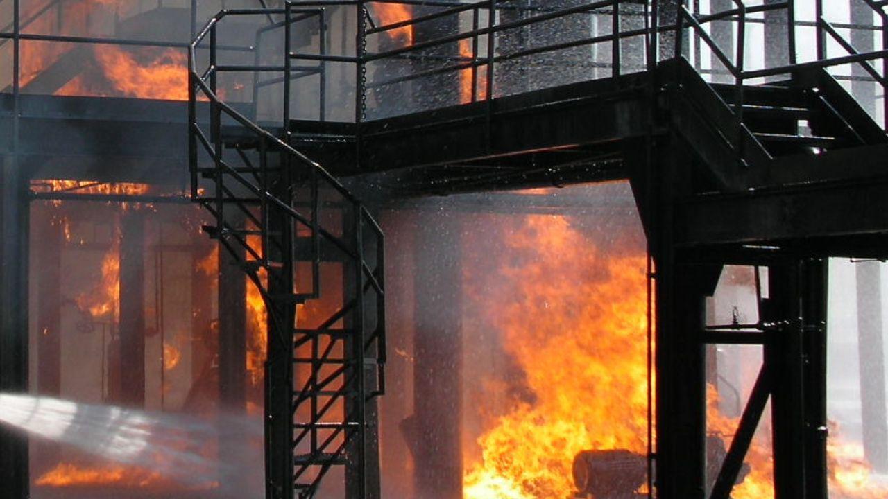 Ukraine Confirms Deep Strikes on Russian Oil Facilities