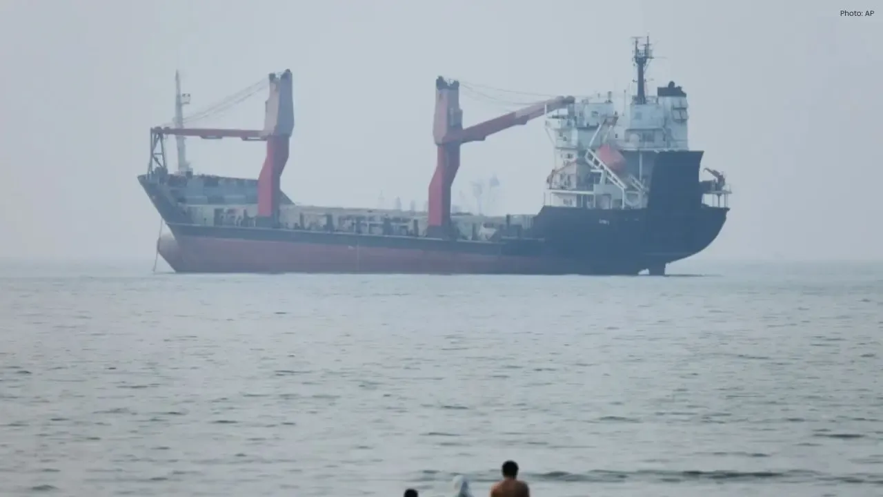 Container Ship Runs Aground in the Strait of Hormuz Amidst Iran Dispute