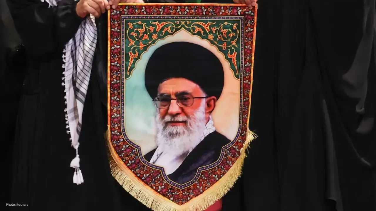 Mourners Gather in Tehran as Ayatollah Ali Khamenei's Funeral Commences
