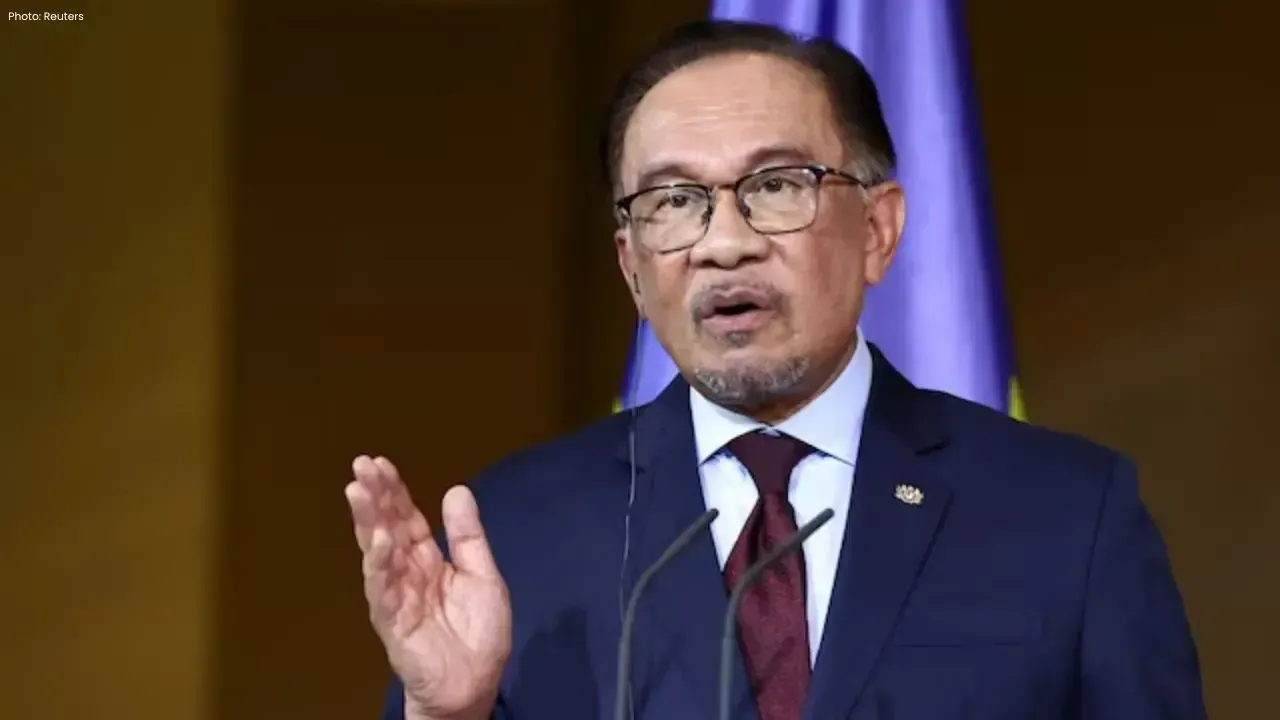 Anwar Launches Two-Day Johor Election Campaign Tour