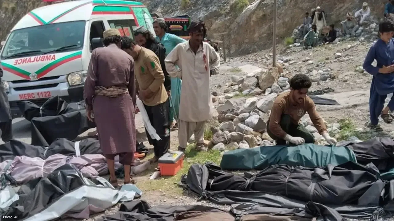 40 Killed as Overcrowded Bus Falls Into Pakistan Ravine